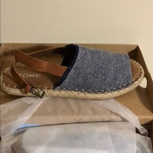 Tom’s Clara navy slub